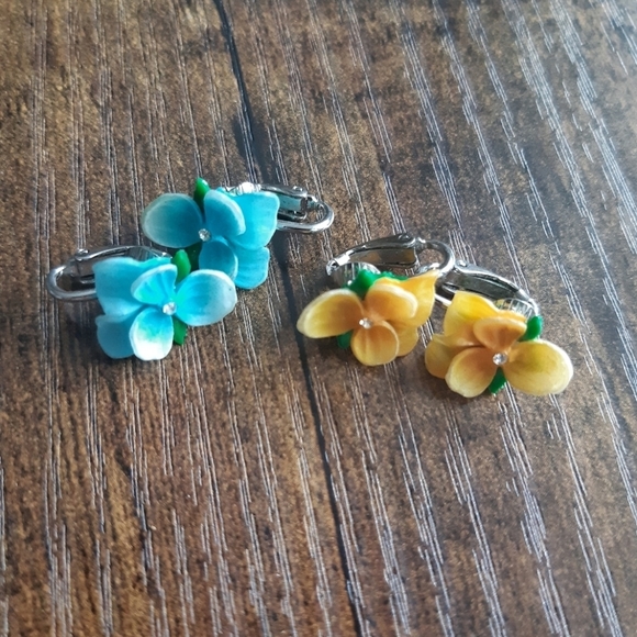 Vintage Blue and Yellow Flower Clip On Earrings